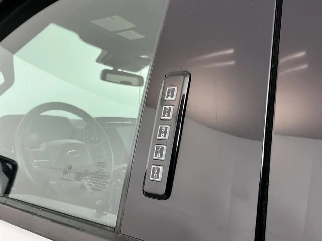 Used 2023 Oxford White Ford XLT image 11
