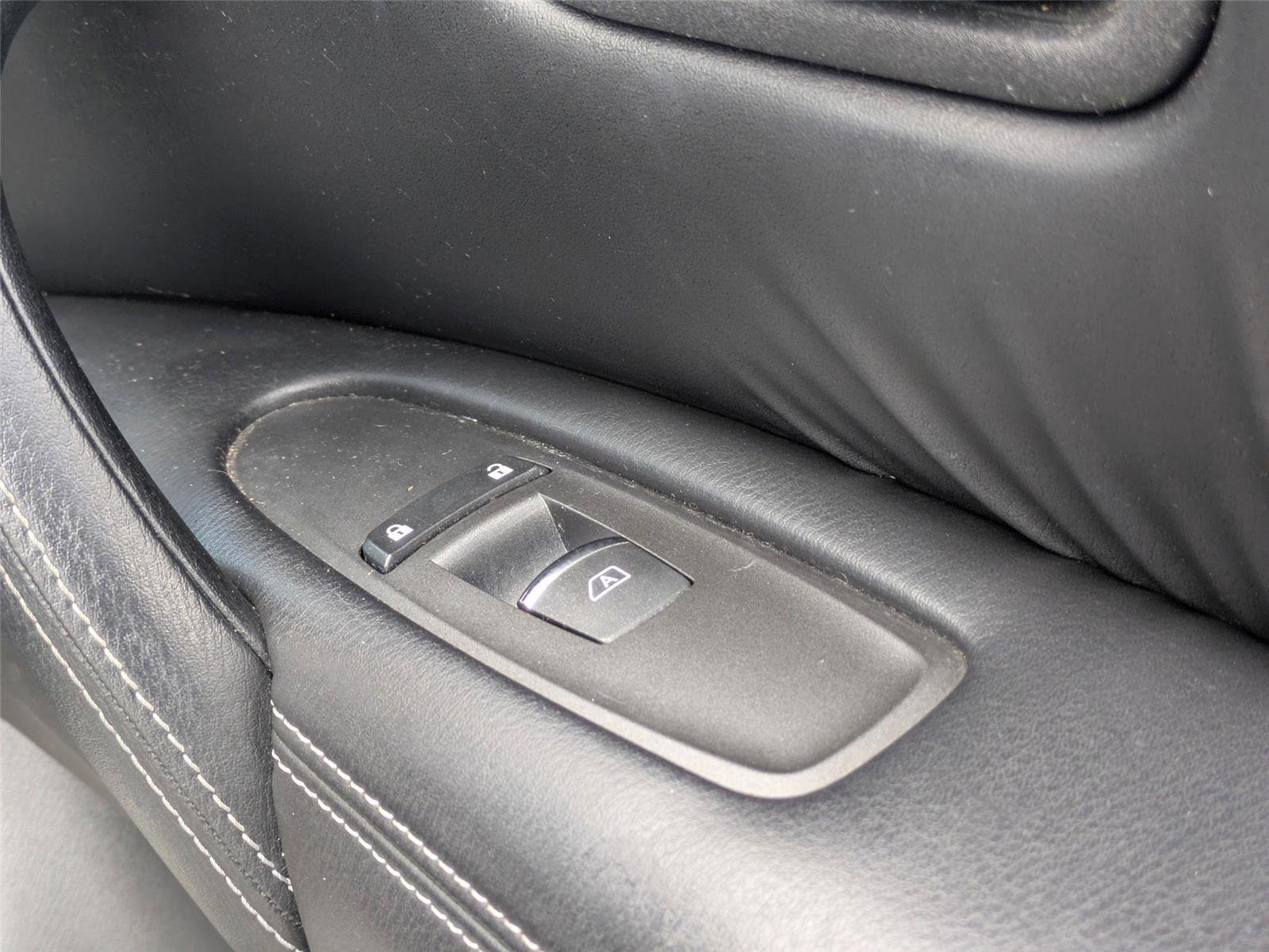 Used 2017 Brilliant Silver Nissan Platinum image 35