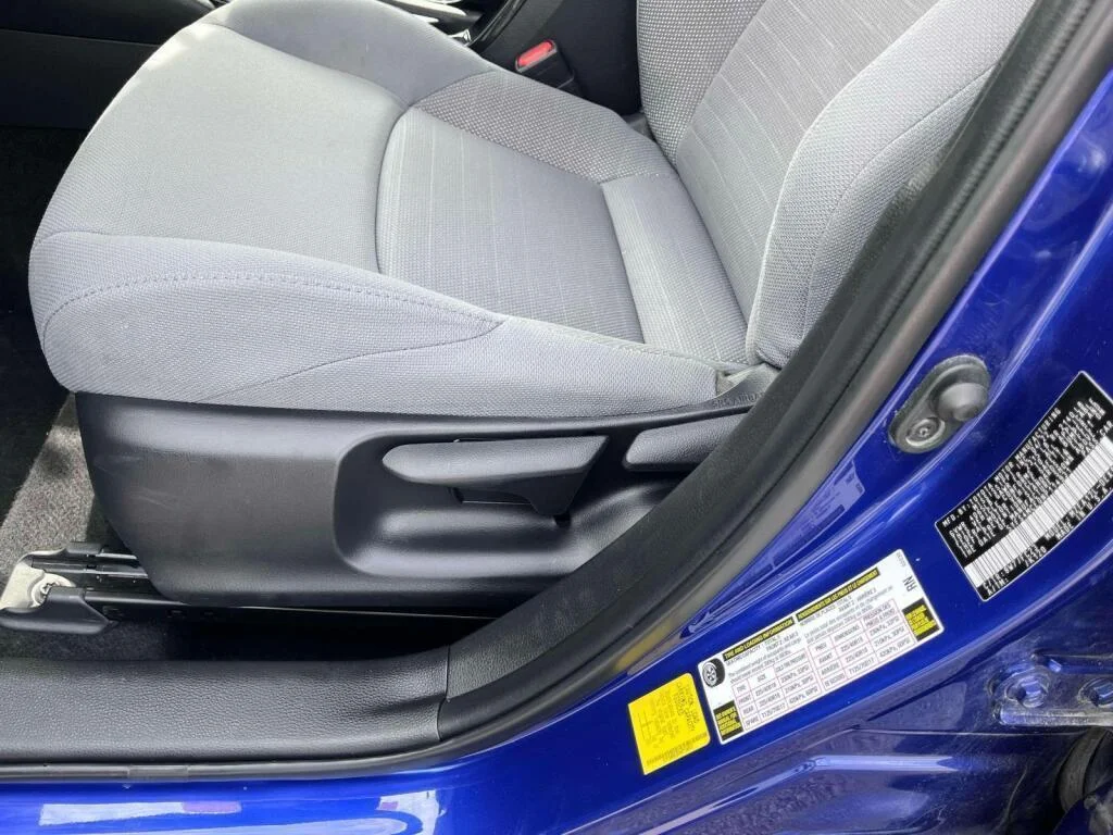 Certified Used 2022 Blue Crush Metallic Toyota SE image 17