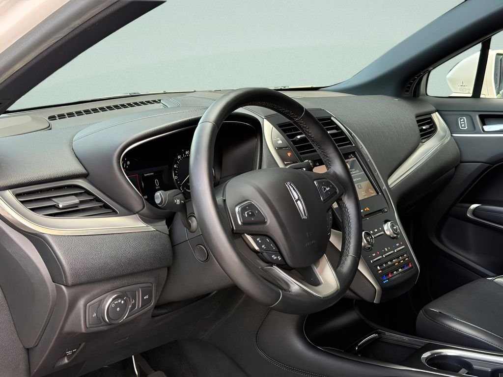 Used 2019 White Lincoln Reserve image 9