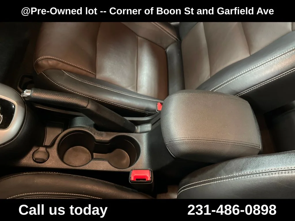 Used 2015 Silver Chevrolet 2LT image 26