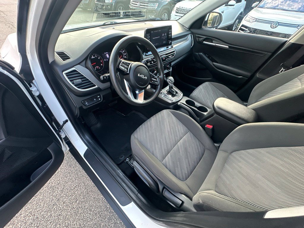 Used 2023 White Kia LX image 9