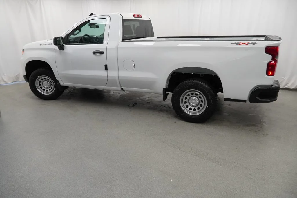 New 2026 Summit White Chevrolet WT image 10