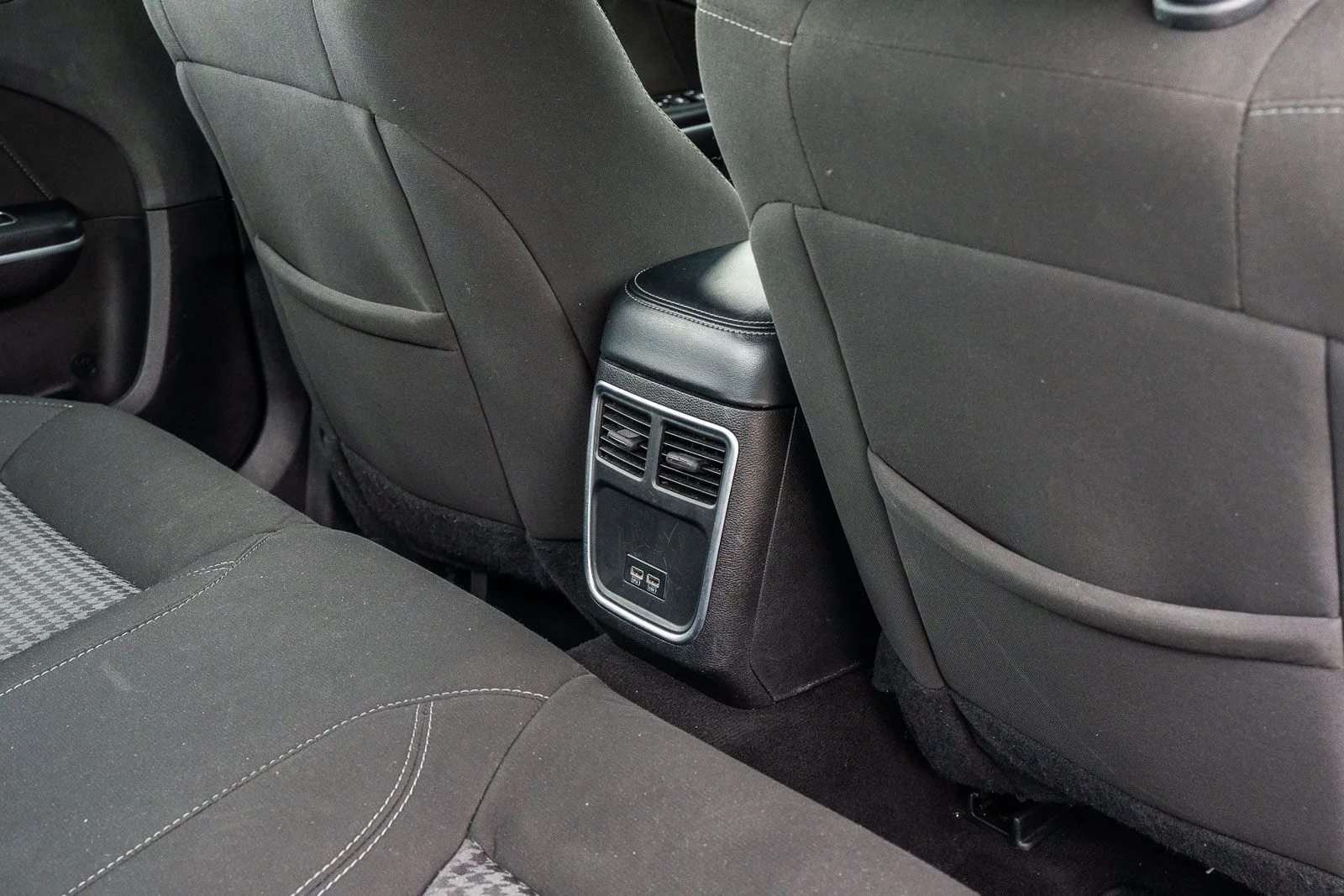 Used 2023 Silver Dodge SXT image 13