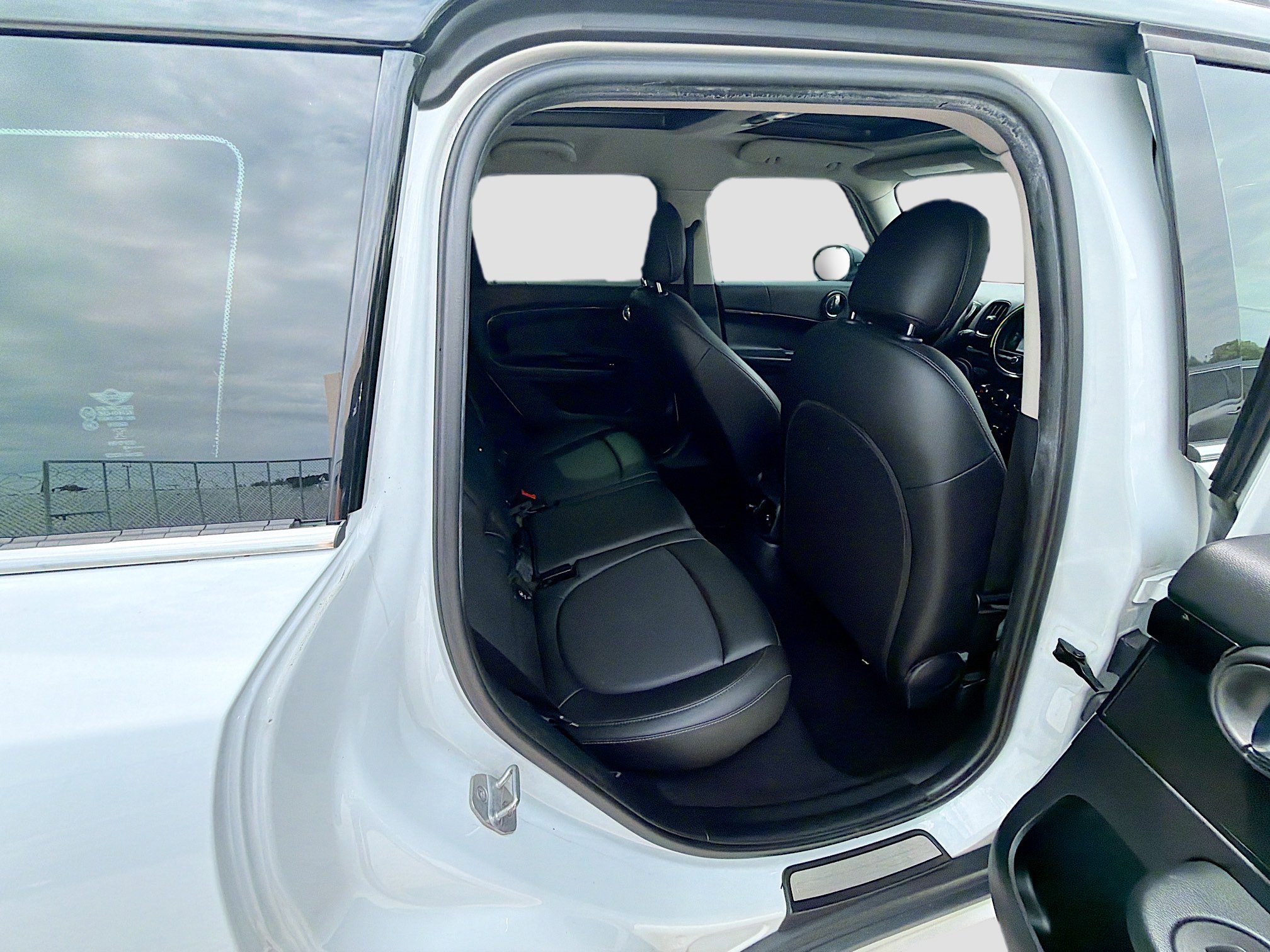 Used 2019 Light White MINI Cooper image 26