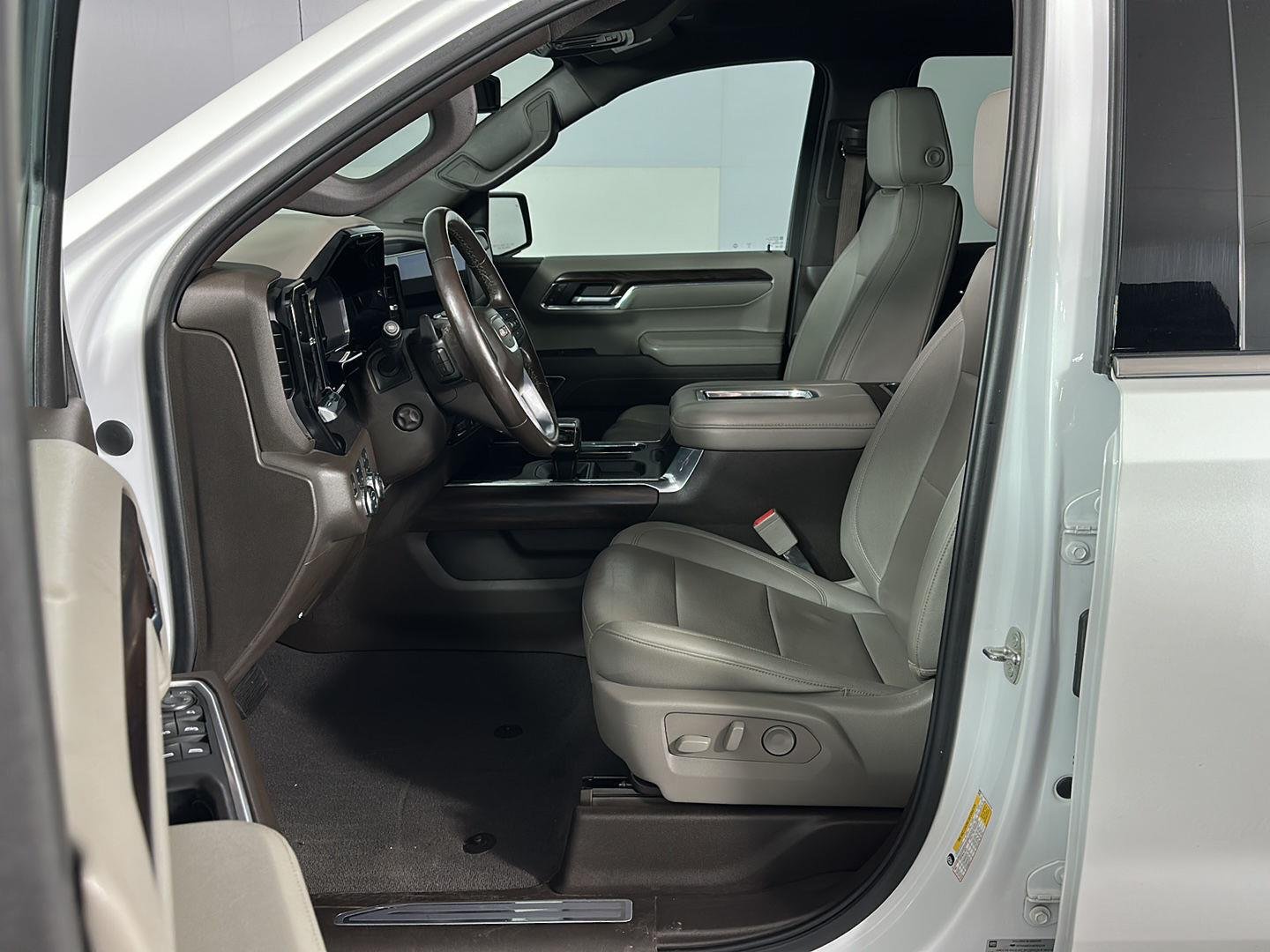 Used 2022 White Frost Tricoat GMC SLT image 12