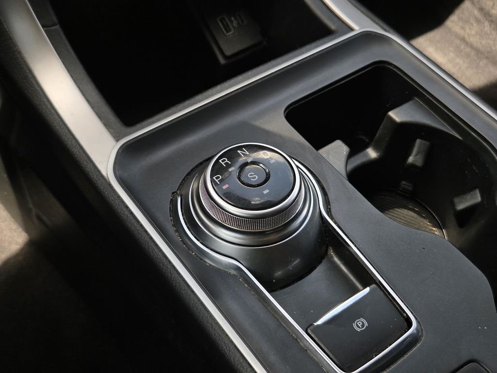 Used 2023 Oxford White Ford SE image 39
