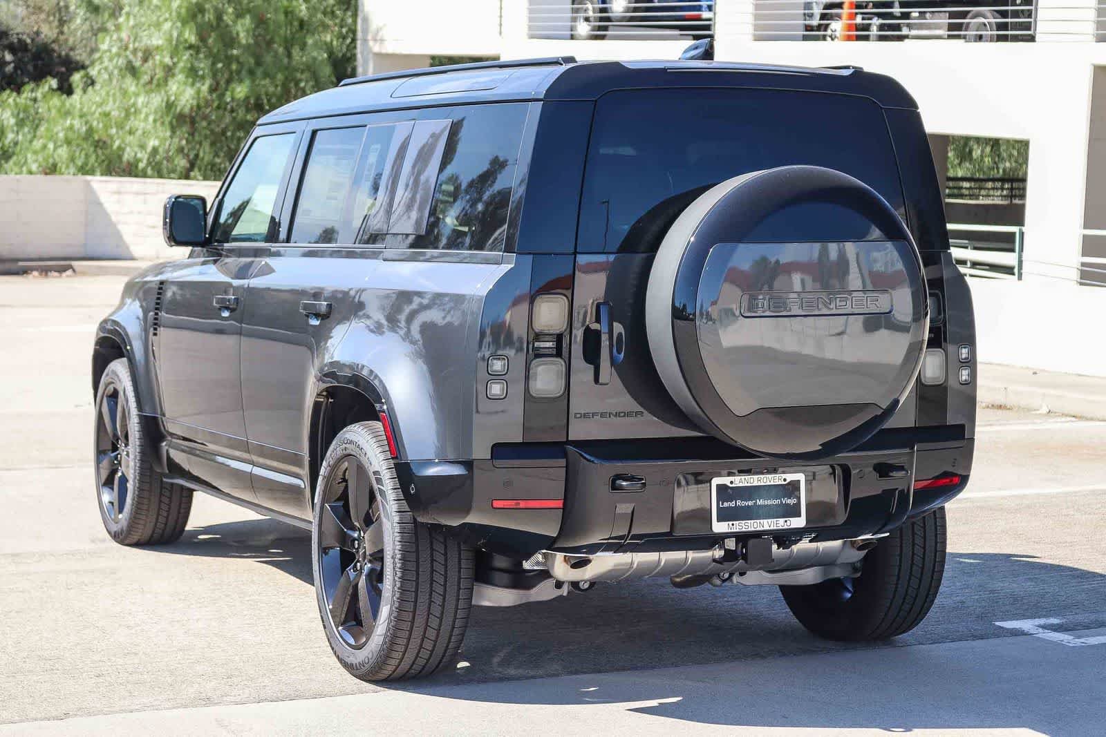 New 2026 Carpathian Grey Land Rover X-Dynamic SE image 5