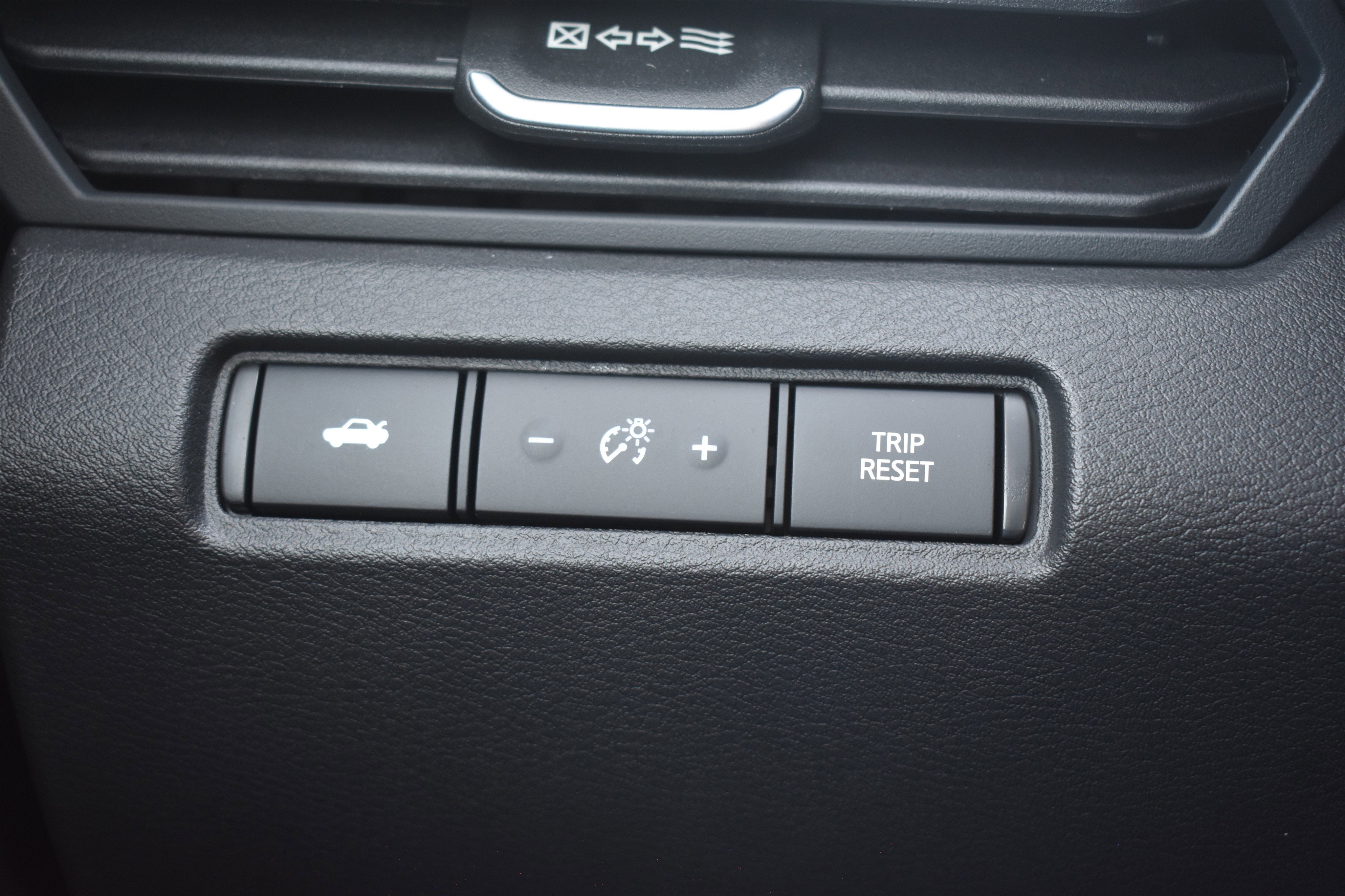 Used 2025 Super Black Nissan SR image 28