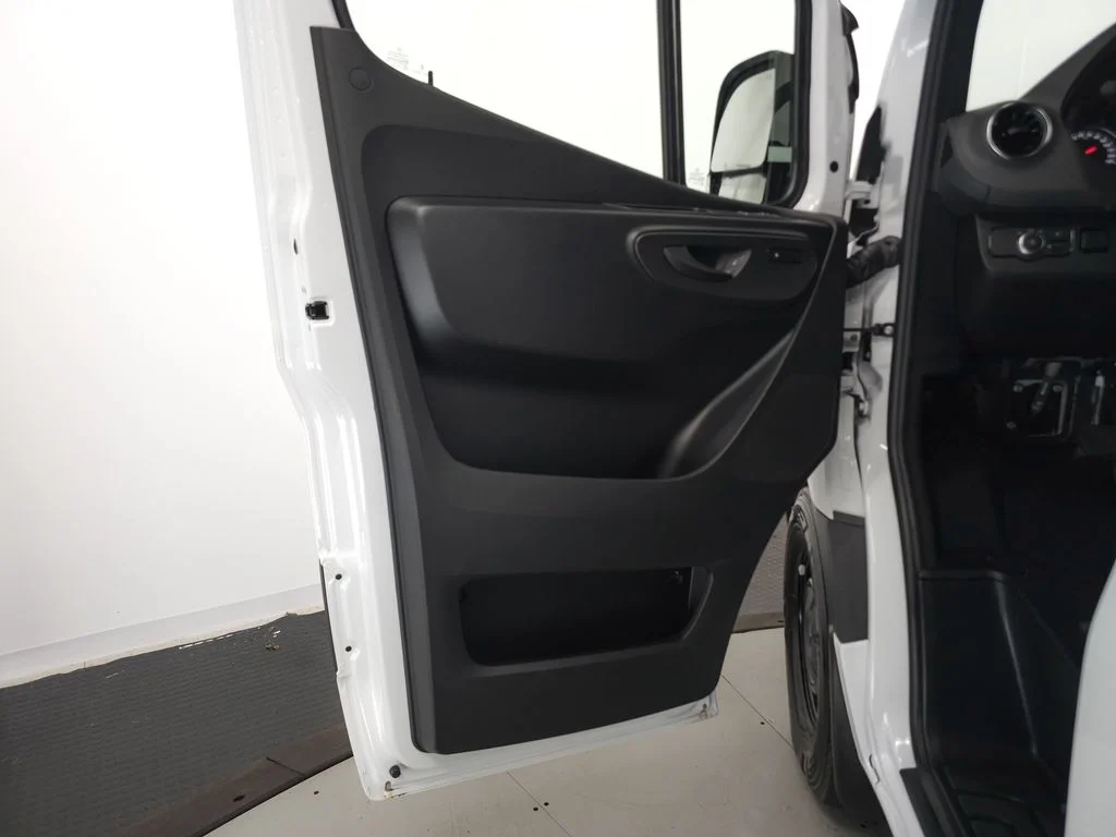 Used 2026 Arctic White Mercedes-Benz Cargo 144 WB image 5