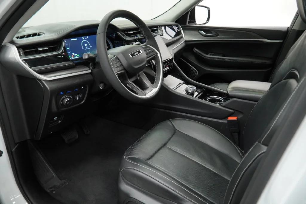 Used 2023 White Jeep 4xe image 19