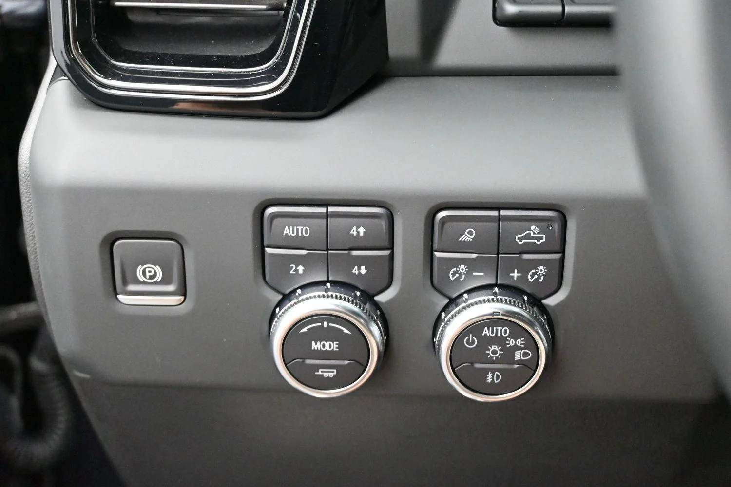 Used 2024 Titanium Rush Metallic GMC AT4 image 28