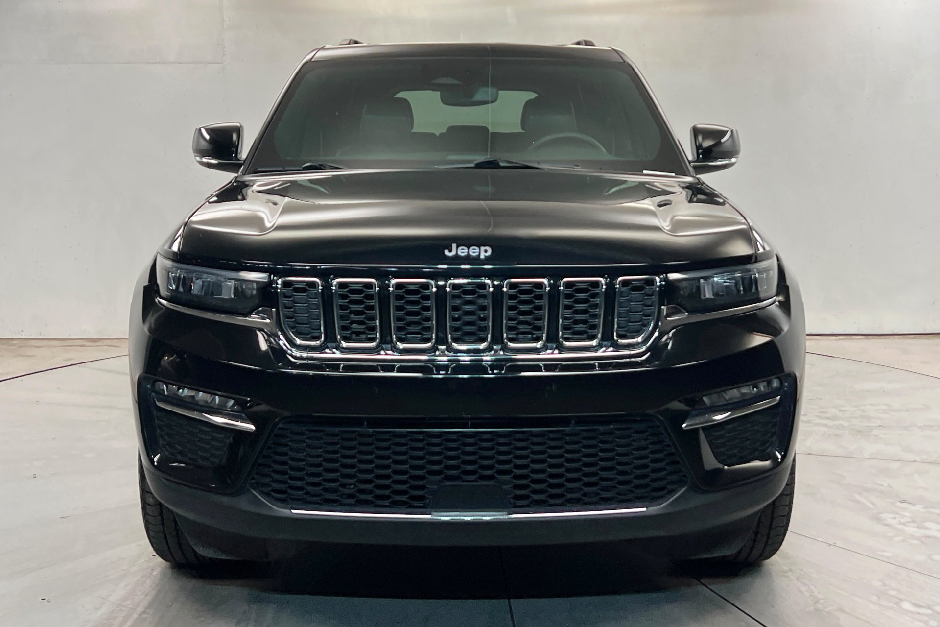 Used 2024 Diamond Black Crystal Pearlcoat Jeep 4xe image 9