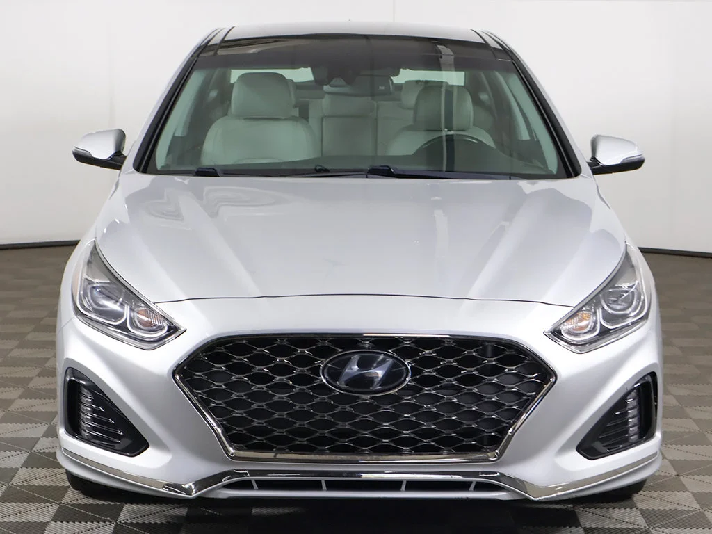 Used 2019 Silver Hyundai Limited image 14