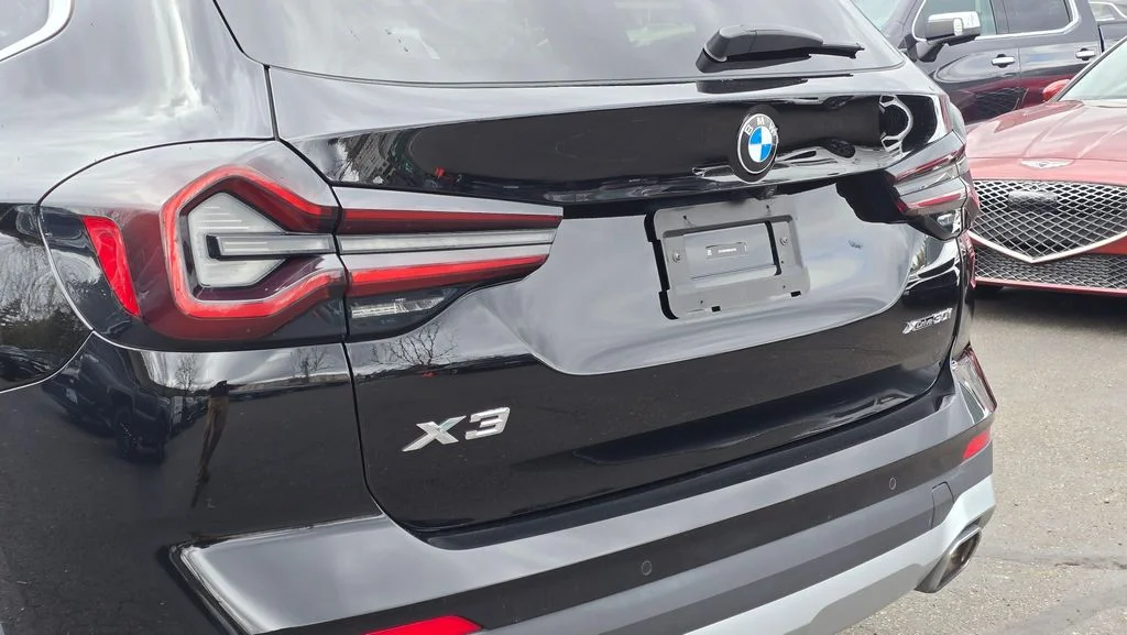 Used 2024 Black Sapphire Metallic BMW xDrive30i image 13