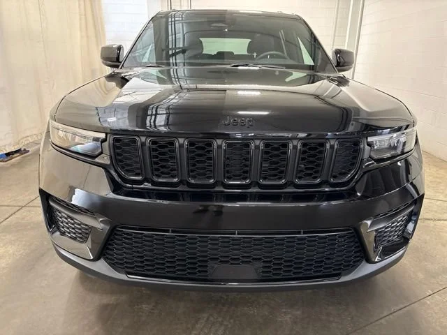 Used 2023 Black Jeep Altitude 4x4 image 2