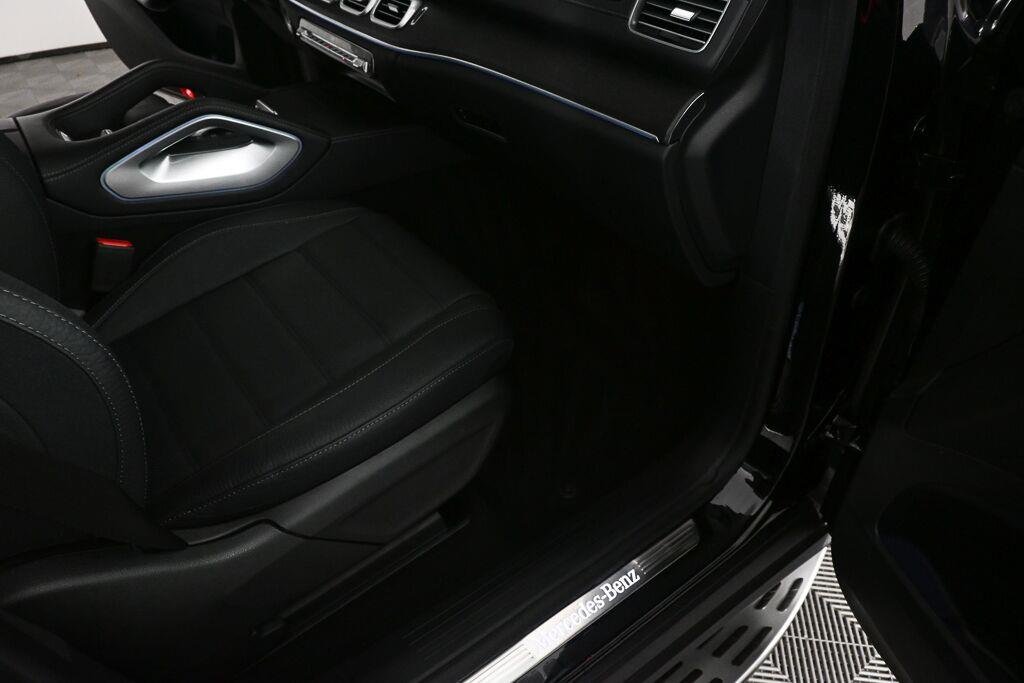 Certified Used 2025 Obsidian Black Metallic Mercedes-Benz GLS 580 image 23