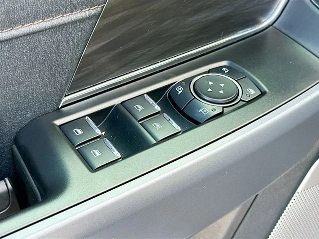 Used 2025 Blue Ford Lariat image 18