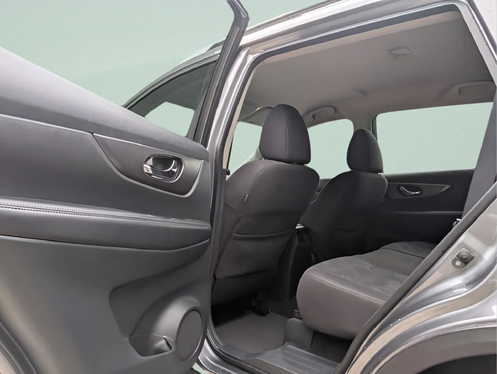 Used 2016 Gray Nissan SV image 28