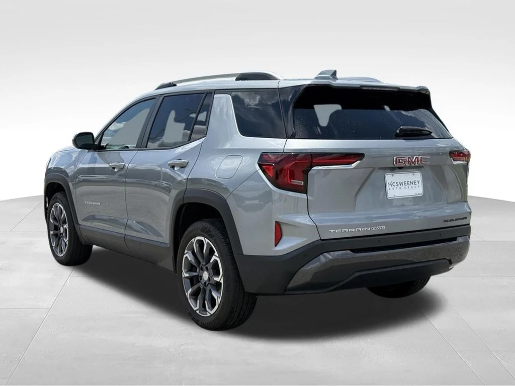 Used 2025 Silver GMC Elevation image 3