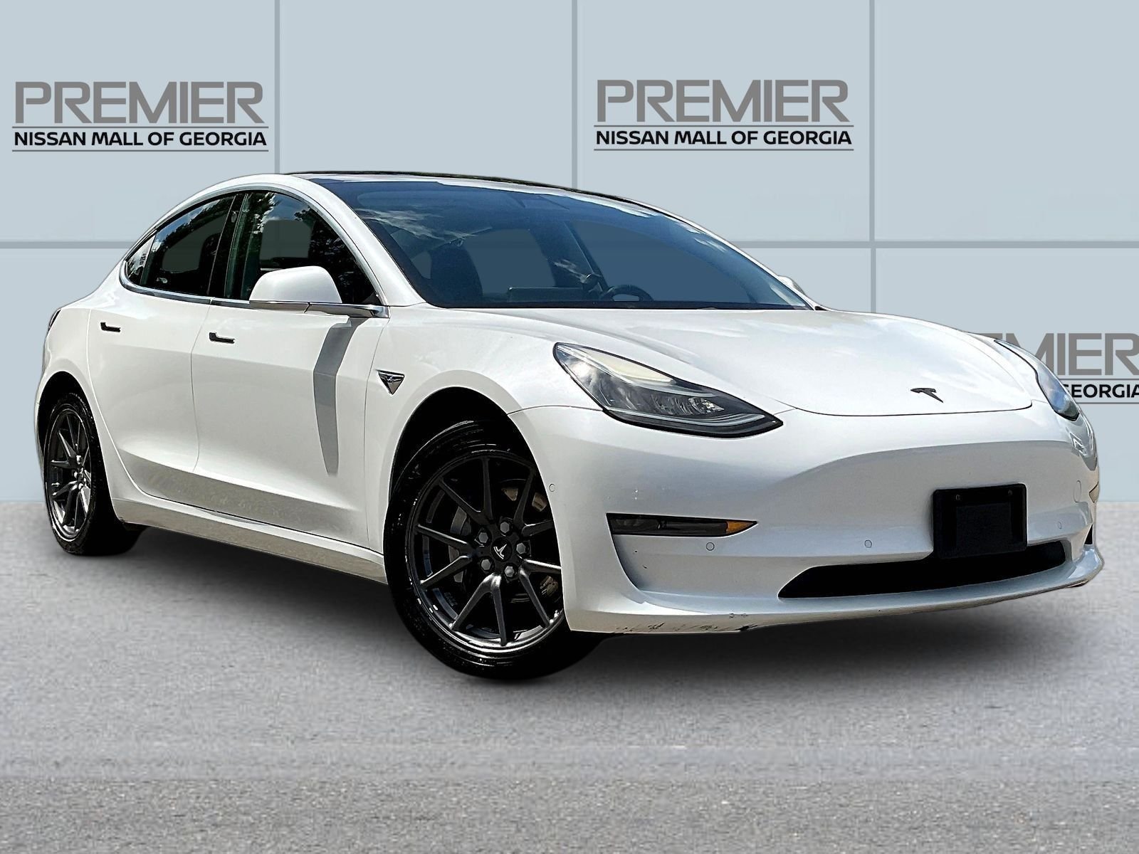 Used 2018 White Tesla Long Range image 3