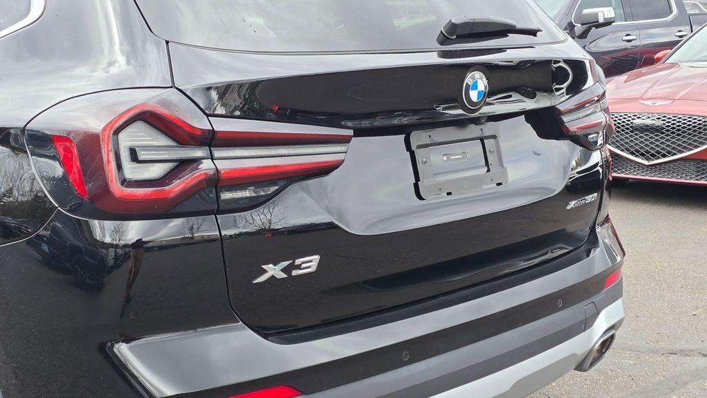 Used 2024 Black Sapphire Metallic BMW xDrive30i image 13