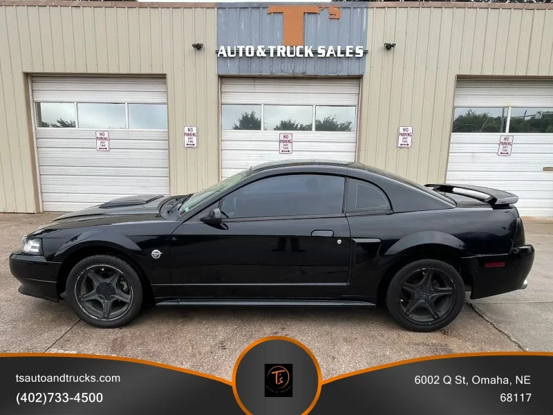 Used 2004  Ford GT Deluxe Coupe 2D image 1