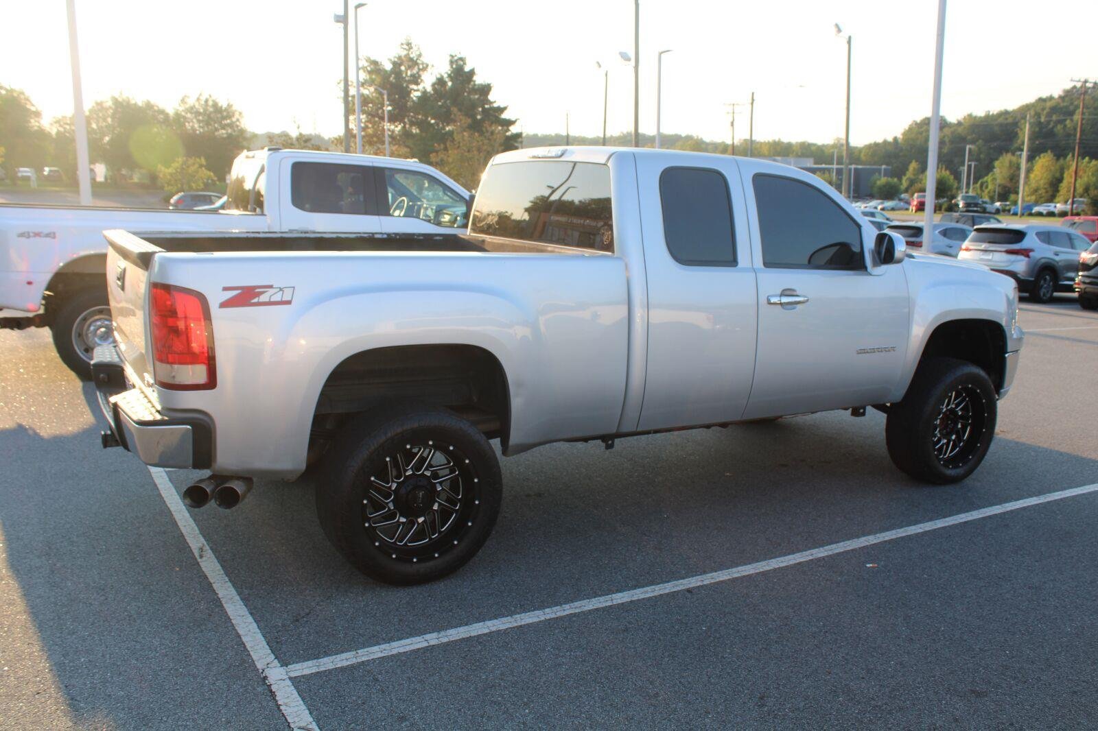 Used 2012 Quicksilver Metallic GMC SLE image 6