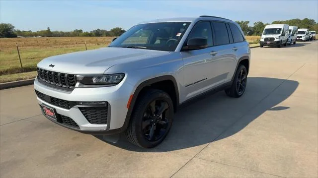 New 2026 Silver Zynith Exterior Paint Jeep Limited image 5