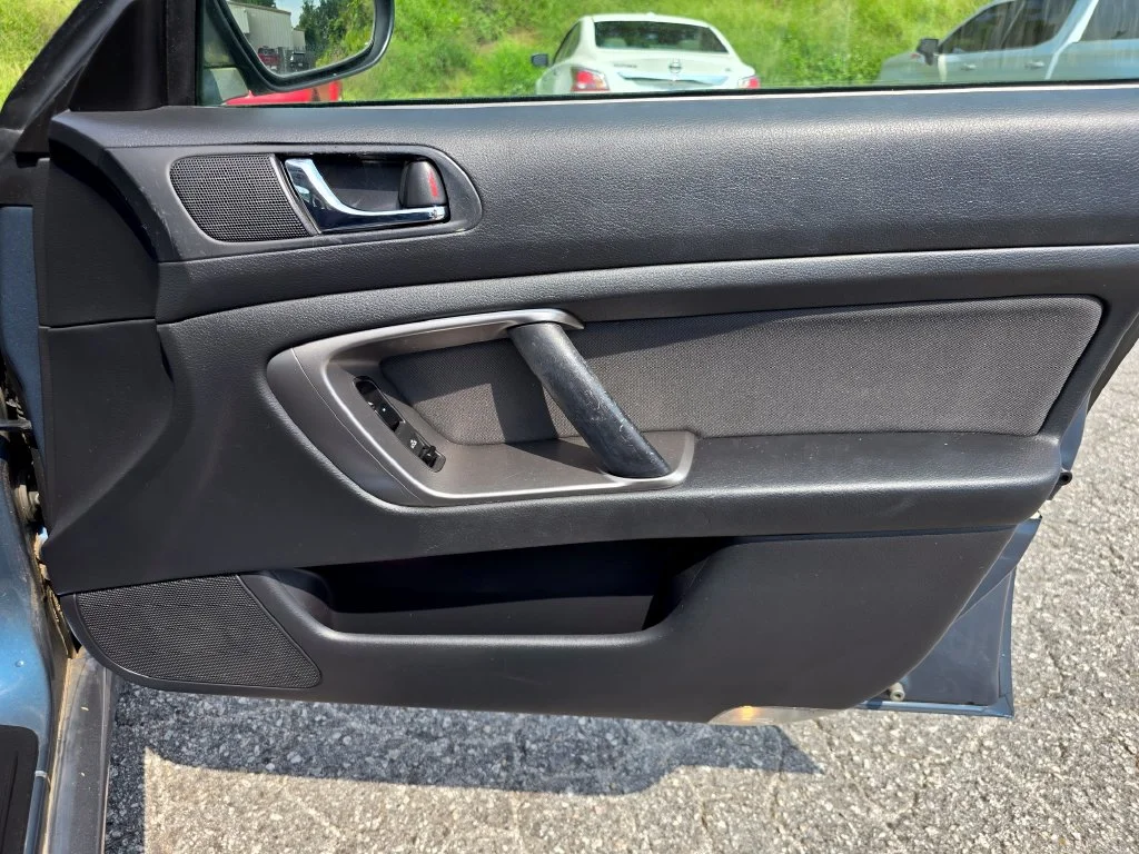 Used 2005  Subaru 2.5i image 40