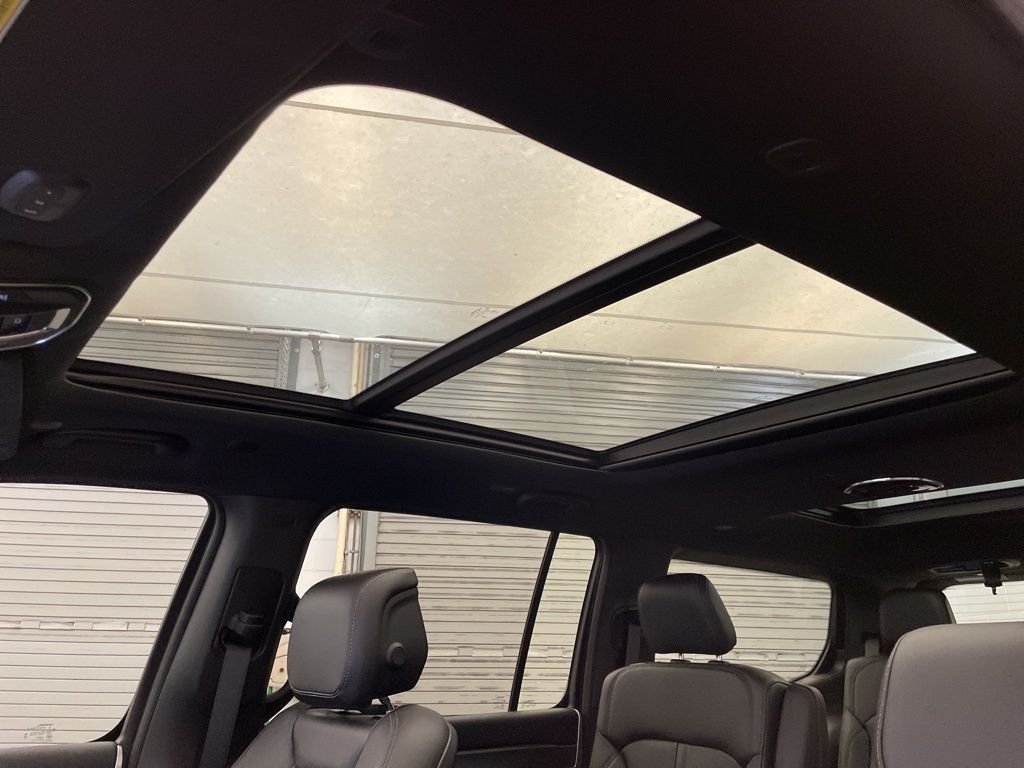 New 2026 Bright White Clearcoat Jeep Summit Obsidian image 18
