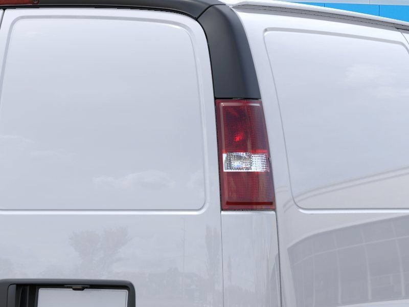 New 2026 Summit White Chevrolet WT image 11