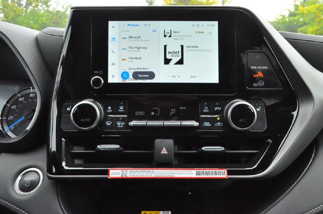 Used 2025 Beige Toyota XLE image 34