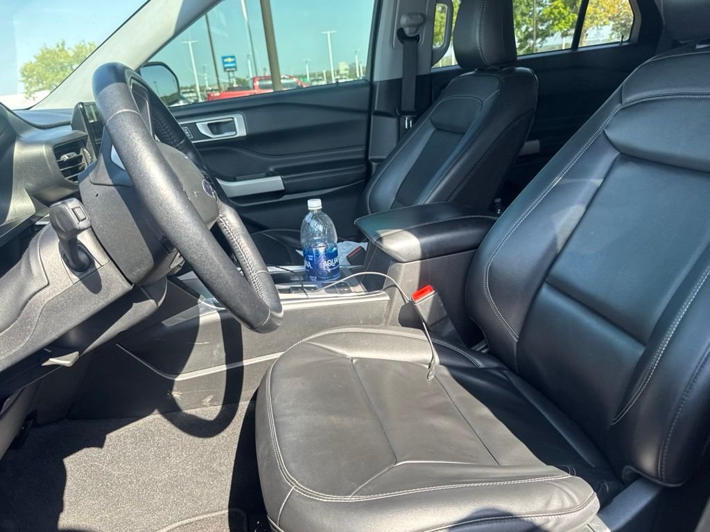 Used 2023 Agate Black Metallic Ford XLT image 13