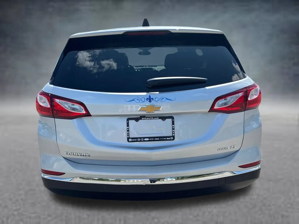 Used 2021 SILVER ICE METALLIC Chevrolet LT image 4