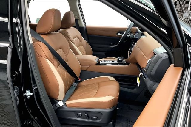 New 2026 Super Black Nissan Platinum image 42