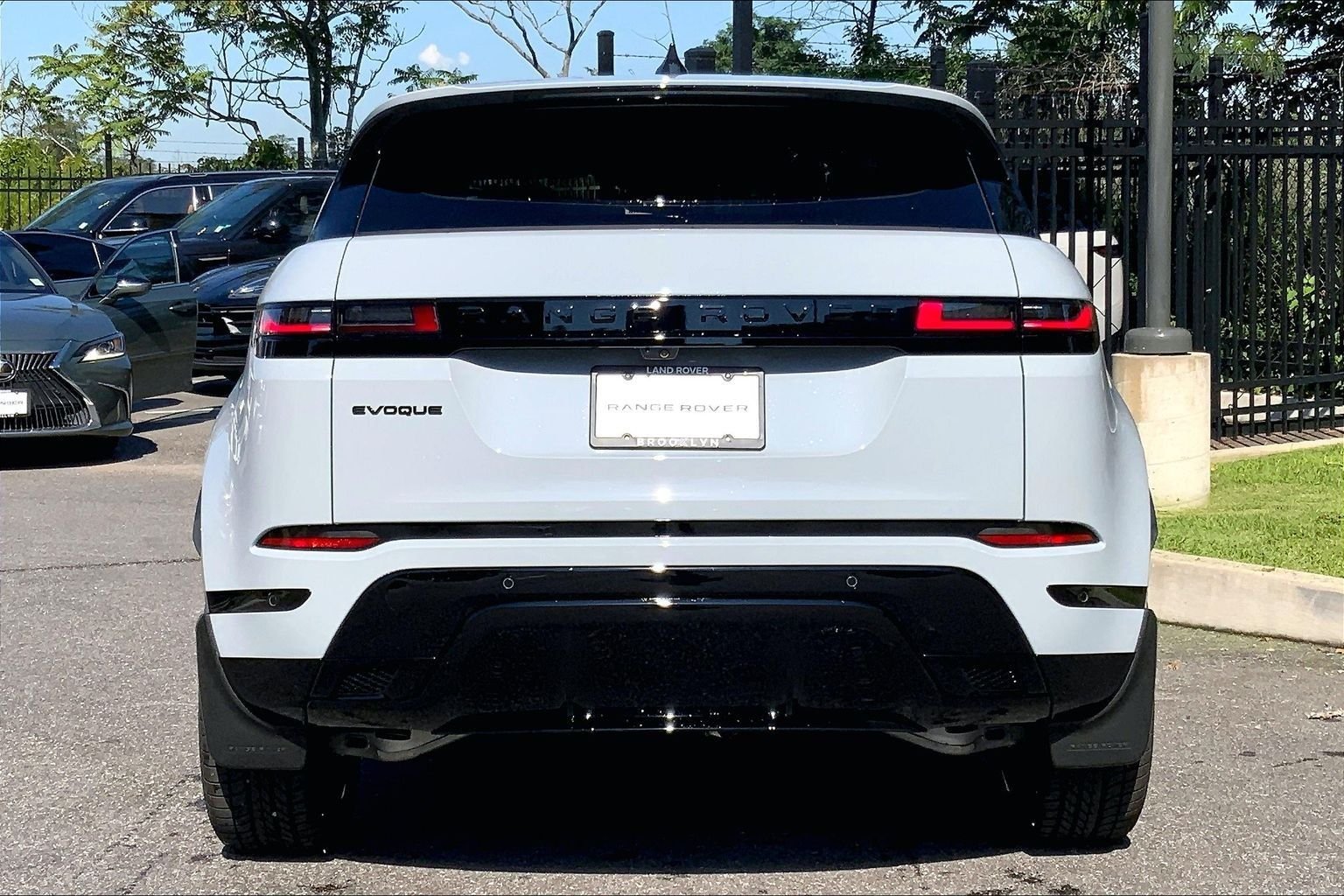 New 2026 Arroios Grey Land Rover Hoxton Edition image 4