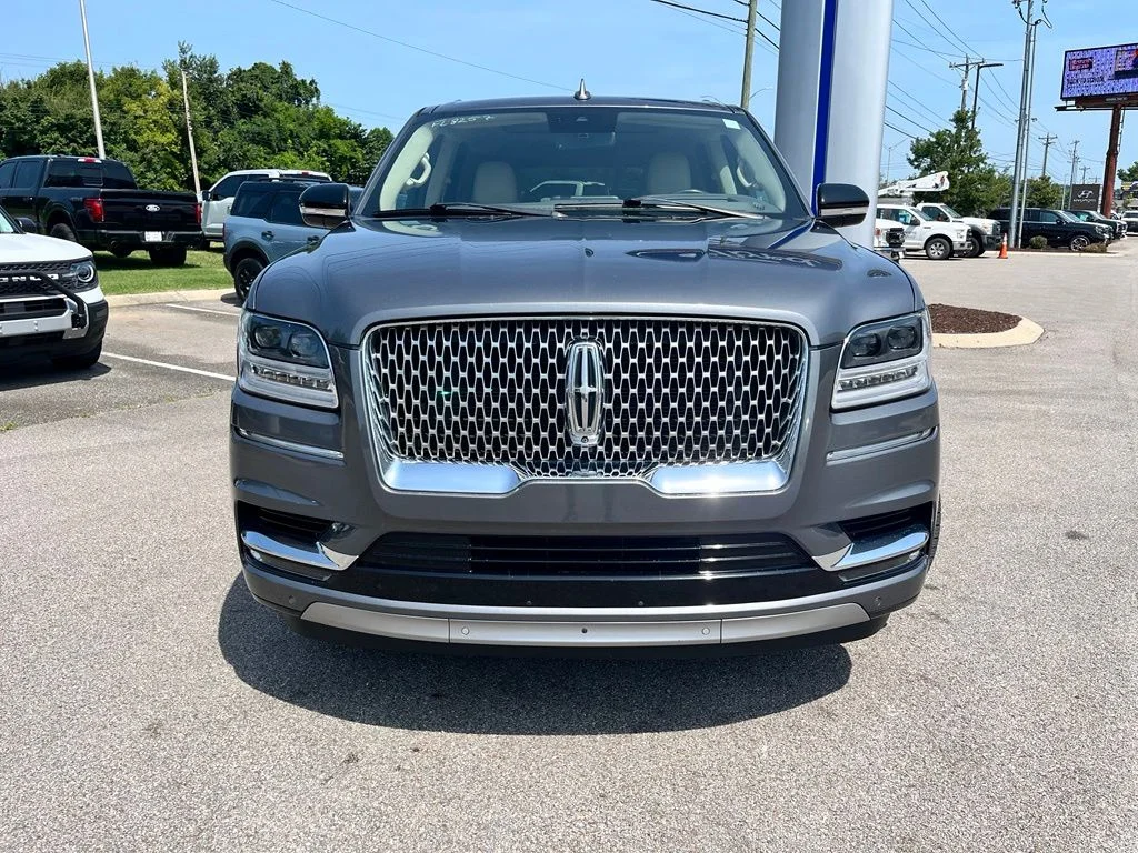 Used 2021 Gray Lincoln Reserve image 2