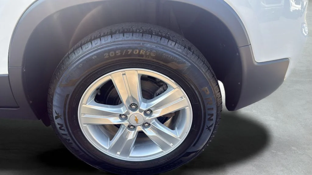 Used 2018 White Chevrolet LS image 17