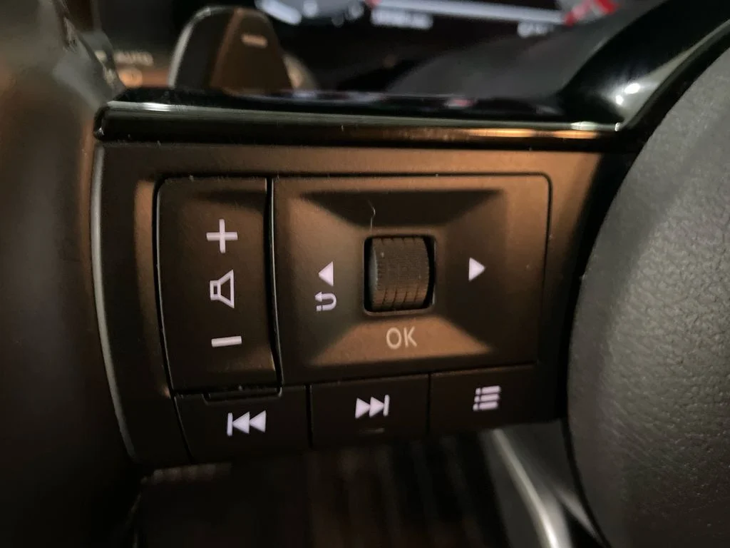Certified Used 2023 Pearl White Tricoat Nissan Platinum image 16