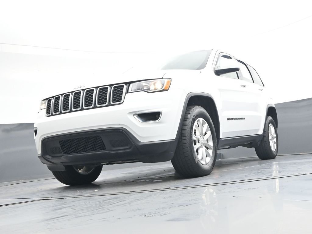 Used 2022 White Jeep Laredo E image 47