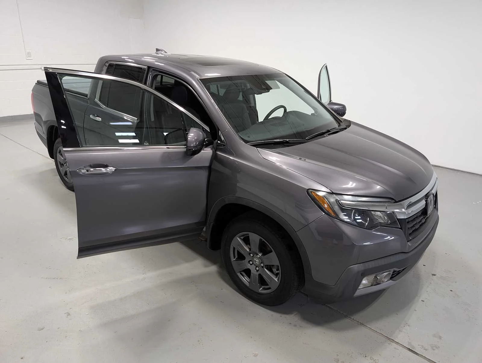 Used 2020 Modern Steel Metallic Honda RTL-E image 15
