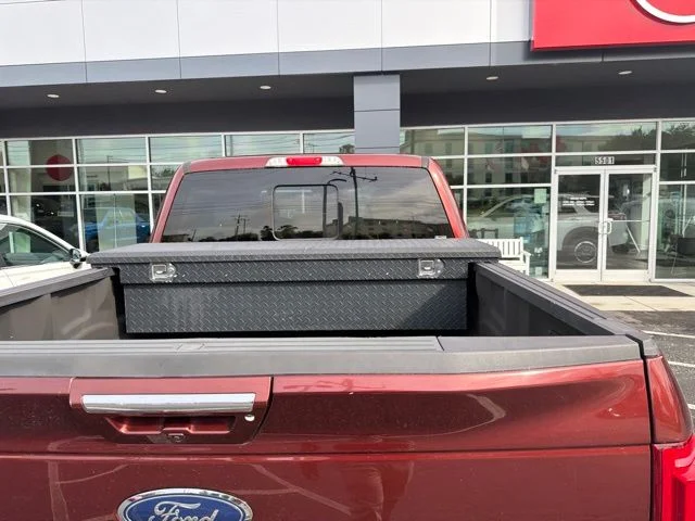 Used 2017  Ford Lariat image 5