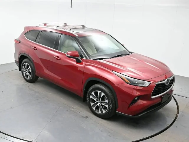 Used 2022 Ruby Flare Pearl Toyota XLE image 34