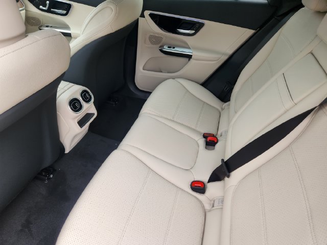 New 2027 Polar White Mercedes-Benz GLC 300 image 12