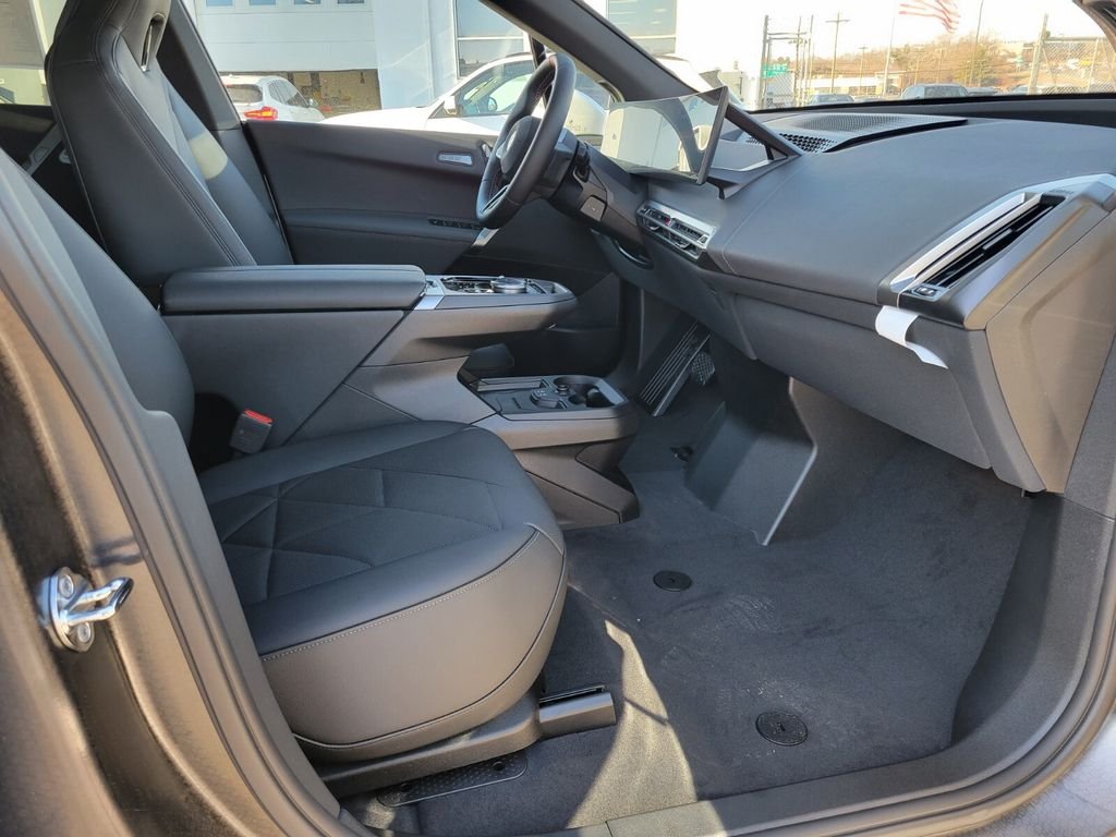 2025 BMW iX M60 - Photo 12