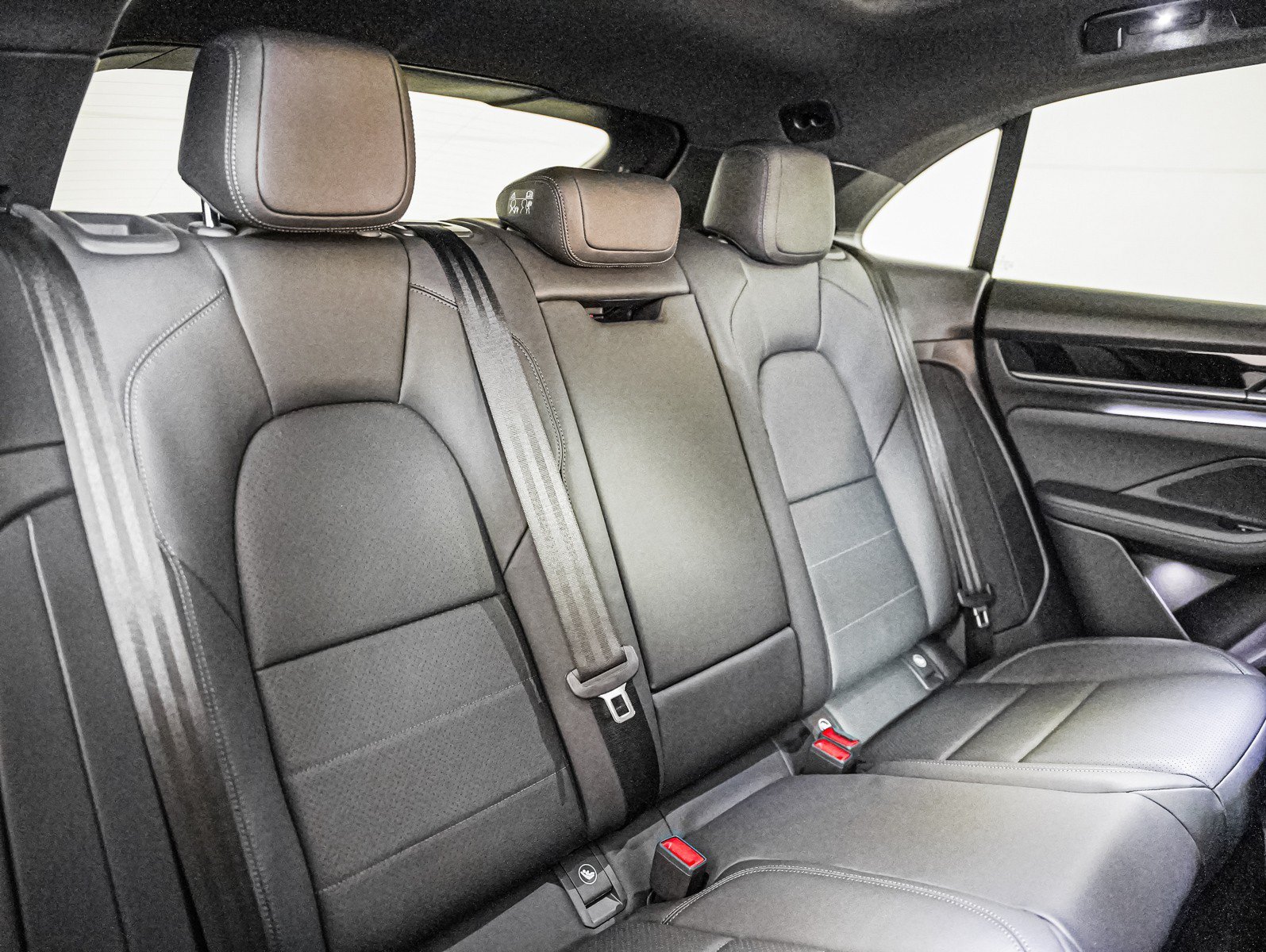 2026 Porsche Macan S - Photo 6