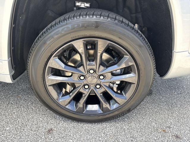 New 2026 Silver Jeep Limited Reserve image 21