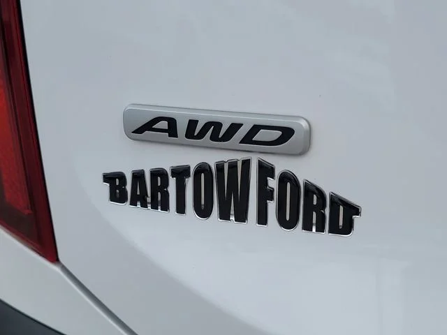 Used 2021 White Kia S image 9