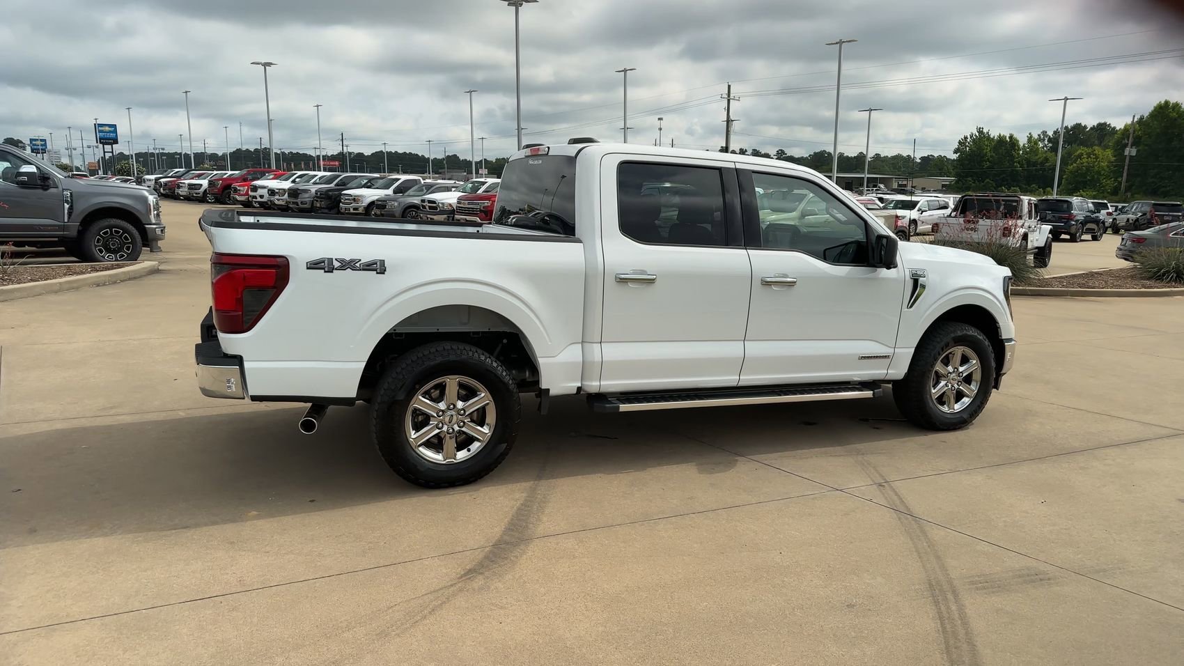 Used 2024 Oxford White Ford XLT image 8